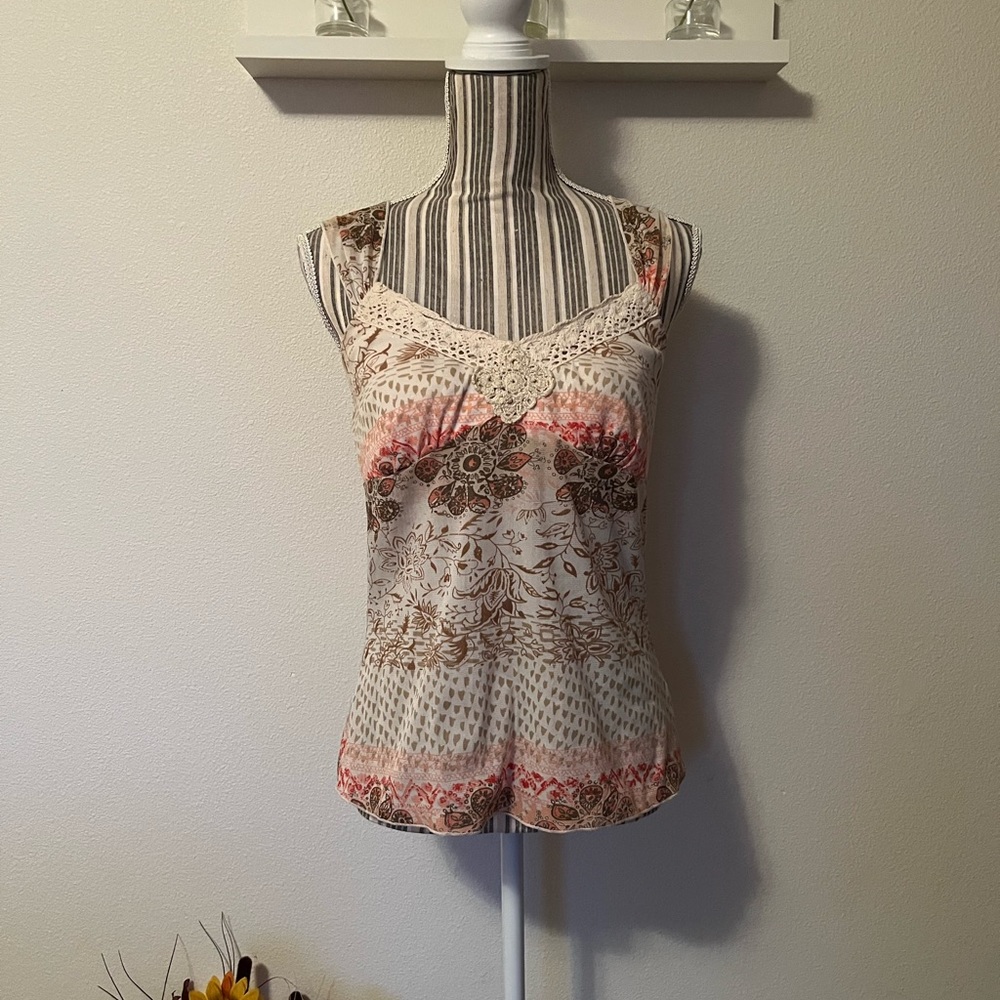 Cute halter top. Size XL❤️